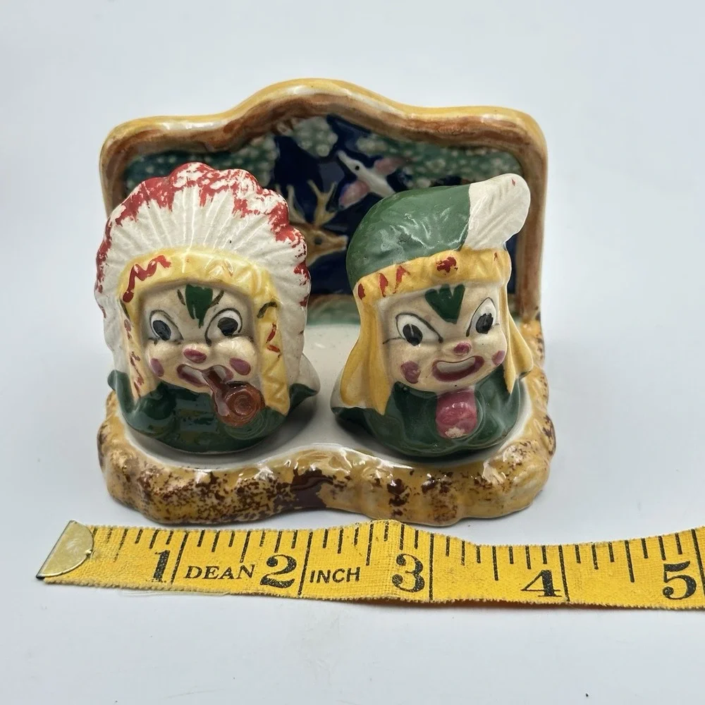 Rare 1950s Native American Salt‎ Pepper Shakers W/ Stand Headdress Pipe Japan